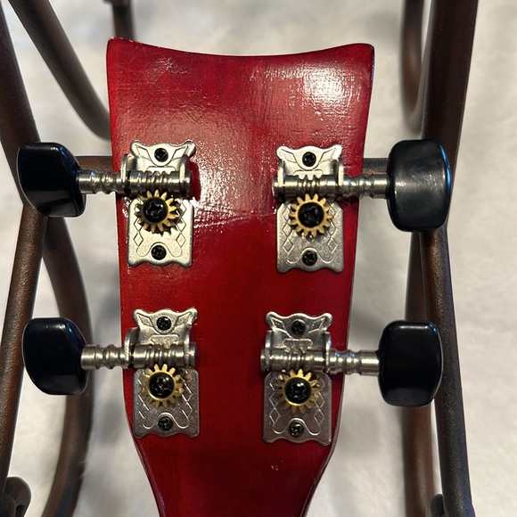 Soprano Ukelele by First Act - Picture 5 of 9